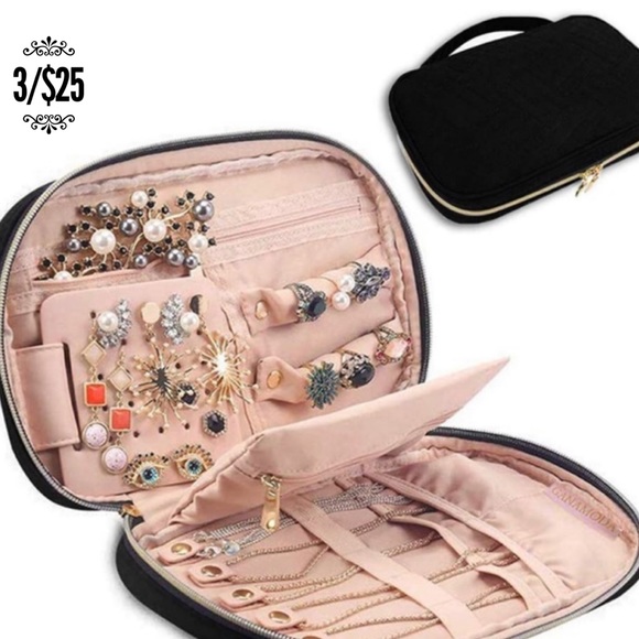 Other - NWT Black Quilted Jewelry organizer